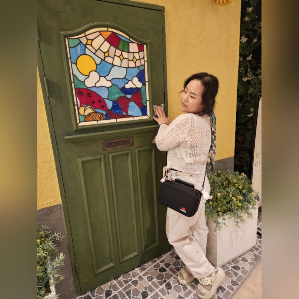 Meet your Posher, Maxine